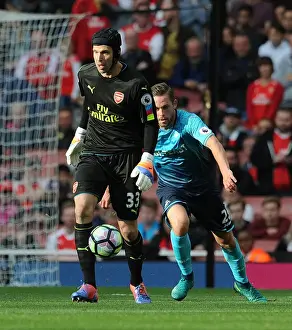 Petr Cech vs Gylfi Sigurdsson: A Premier League Battle at the Emirates