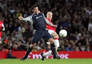 Images Dated 28th January 2007: Philippe Senderos (Arsenal) Gary Speed (Bolton)