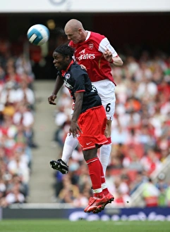 Arsenal v Paris Saint Germain 2007-08 Gallery: Philippe Senderos (Arsenal) Peguy Luyindula (PSG)