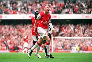 Philippe Senderos celebrates scoring Arsenals 2nd goal