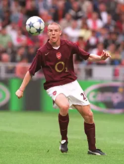 Philippe Senderos Triumph: Arsenal's Victory over Porto at the 2005 Amsterdam Tournament