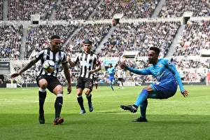 Pierre-Emerick Aubameyang (Arsenal) crosses for Alexandre Lacazette goal