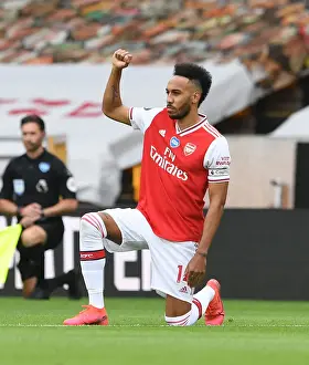 Pierre-Emerick Aubameyang Kneels: Wolverhampton Wanderers vs. Arsenal FC, Premier League 2019-2020