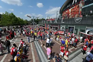 Pre-Match Atmosphere at Emirates Stadium: Arsenal vs New York Red Bulls (2011-12 Emirates Cup, London)