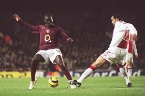 Images Dated 12th December 2005: Quncy Owusu-Abeyie (Arsenal) Juanfran (Ajax). Arsenal 0: 0 Ajax