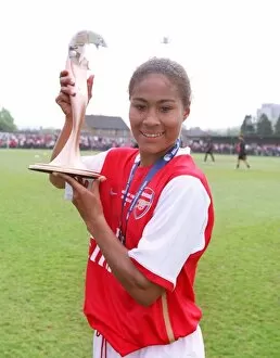 Images Dated 30th April 2007: Rachel Yankey (Arsenal) with the European Trophy