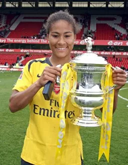 Arsenal Ladies v Charlton - FA Cup Final 2006-07 Collection: Rachel Yankey (Arsenal) with the FA Cup Trophy
