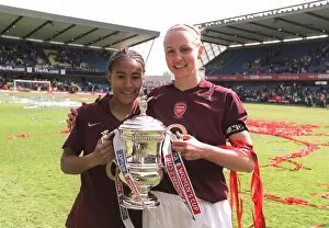 Images Dated 2nd May 2006: Rachel Yankey and Faye White (Arsenal) with the FA Cup Trophy
