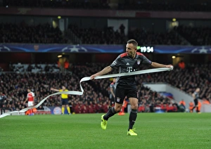 Images Dated 7th March 2017: Rafina (Bayern) clears paper from the pitch thrown on by the Bayern fans. Arsenal 1