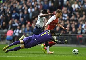 Tottenham Hotspur v Arsenal 2018-19 Collection: Ramsey's Unstoppable Goal: Overcoming Wanyama and Lloris Pressure (Premier League 2018-19)