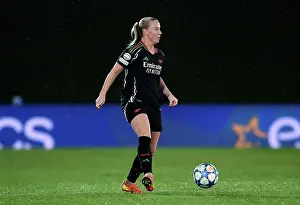 Real Madrid CF v Arsenal FC - UEFA Women's Champions League Quarter Finals First Leg Real Madrid CF v Arsenal FC - UEFA Women's Champions League Quarter Finals First Leg