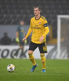 Rob Holding in Action: Arsenal's Europa League Battle against Vitoria Guimaraes