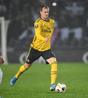 Rob Holding in Action: Arsenal's Europa League Clash vs Vitoria Guimaraes