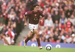 Robert Pires (Arsenal). Arsenal 1: 0 Manchester City. FA Premier League