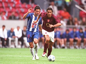 Robert Pires (Arsenal) Helder Postiga (Porto). Arsenal 2:1 Porto Robert Pires (Arsenal) Helder Postiga (Porto). Arsenal 2:1 Porto