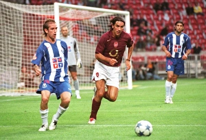 Robert Pires (Arsenal) Raul Meireles (Porto). Arsenal 2:1 Porto Robert Pires (Arsenal) Raul Meireles (Porto). Arsenal 2:1 Porto