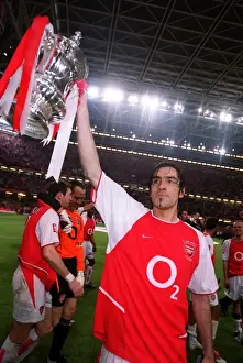 Robert Pires with the FA Cup Trophy. Arsenal 1: 0 Southampton. The F
