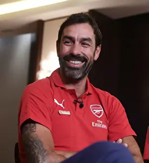 Robert Pires: A Legendary Reunion at the Bernabeu - Arsenal FC vs Real Madrid Legends (2018)