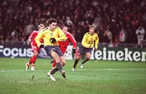 Images Dated 24th November 2005: Robert Pires scores Arsenals goal from the penalty spot. FC Thun 0: 1 Arsenal
