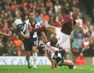 Images Dated 17th April 2006: Robert Pires shoots past West Brom goalkeeper Tomasz Kuszczak to score the 2nd Arsenal goal