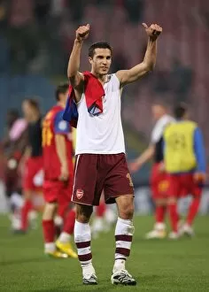 Steaua Bucharest v Arsenal 2007-08 Collection: Robin van Perise (Arsenal) give the thumbs up to the fans after the match