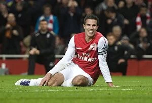Images Dated 26th November 2011: Robin van Persie in Action for Arsenal against Fulham (2011-12)