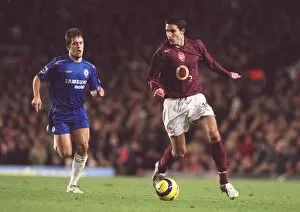 Arsenal v Chelsea 2005-6 Collection: Robin van Persie (Arensal) Joe Cole (Chelsea). Arsenal 0: 2 Chelsea