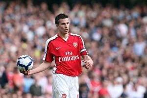 Images Dated 24th April 2010: Robin van Persie (Arsenal). Arsenal 0: 0 Manchester City. Barclays Premier League