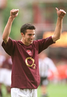 Robin van Persie (Arsenal) celebrates at the end of the match Robin van Persie (Arsenal) celebrates at the end of the match