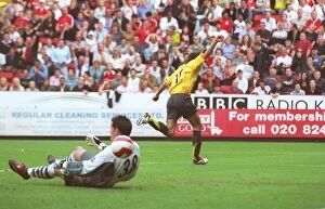 Images Dated 30th September 2006: Robin van Persie (Arsenal) celebrates scoring his 2nd goal