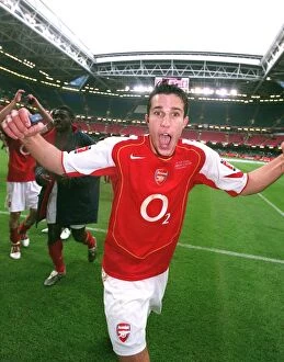 Images Dated 2nd December 2005: Robin van Persie (Arsenal) celebrates winning the FA Cup Trophy