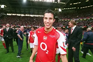 Robin van Persie (Arsenal) celebrates winning the FA Cup Trophy