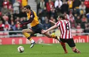 Images Dated 4th October 2008: Robin van Persie (Arsenal) Dean Whitehead (Sunderland)