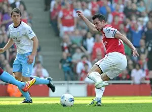 Robin van Persie (Arsenal) drags the ball back before shooting. Arsenal 3:0 Aston Villa