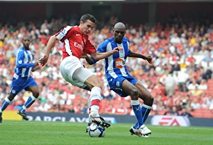 Arsenal v Wigan Athletic 2009-10 Collection: Robin van Persie (Arsenal) Emmerson Boyce (Wigan)