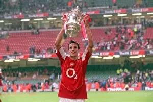 Images Dated 2nd December 2005: Robin van Persie (Arsenal) with the FA Cup Trophy