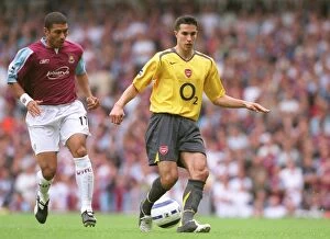 Images Dated 26th September 2005: Robin van Persie (Arsenal) Hayden Mullins (West Ham)