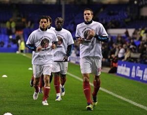 Everton v Arsenal 2011-12 Collection: Robin van Persie and Arsenal Honor Fabrice Muamba Before Everton Clash (2011-12)