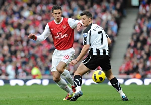 Arsenal v Newcastle United 2010-11 Collection: Robin van Persie (Arsenal) Joey Barton (Newcastle). Arsenal 0: 1 Newcastle United