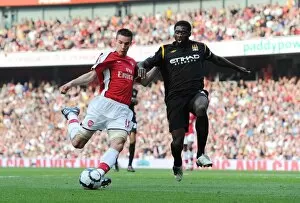 Arsenal v Manchester City 2009-10 Collection: Robin van Persie (Arsenal) Kolo Toure (Man City). Arsenal 0: 0 Manchester City