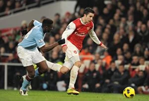 Images Dated 5th January 2011: Robin van Persie (Arsenal) Kolo Toure (Man City). Arsenal 0: 0 Manchester City
