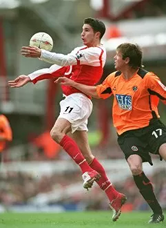 Images Dated 2nd December 2005: Robin van Persie (Arsenal) Leigh Bromby (Shef Utd)