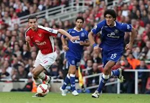 Arsenal v Everton 2008-9 Collection: Robin van Persie (Arsenal) Marouane Fellaini (Everton)