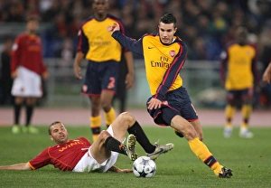 AS Roma v Arsenal 2008-9 Collection: Robin van Persie (Arsenal) Max Tonetto (Roma)