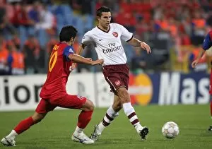Robin van Persie (Arsenal) Nicolae Dica (Steaua)