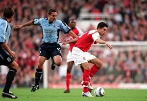 Images Dated 2nd December 2005: Robin van Persie (Arsenal) Paul Telfer (Soton). Arsenal 2: 2 Southampton