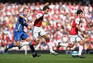 Images Dated 3rd September 2007: Robin van Persie (Arsenal) Sean Davis (Portsmouth)