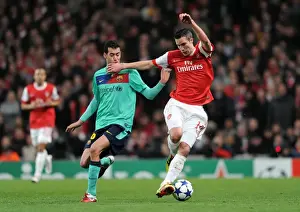 Robin van Persie (Arsenal) Sergio Busquets (Barcelona). Arsenal 2: 1 Barcelona