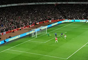 Robin van Persie (Arsenal) shoots wide past Anders Lindegaard (Man Utd)