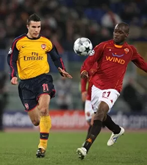 Images Dated 11th March 2009: Robin van Persie (Arsenal) Souleymane Diamoutene (Roma)